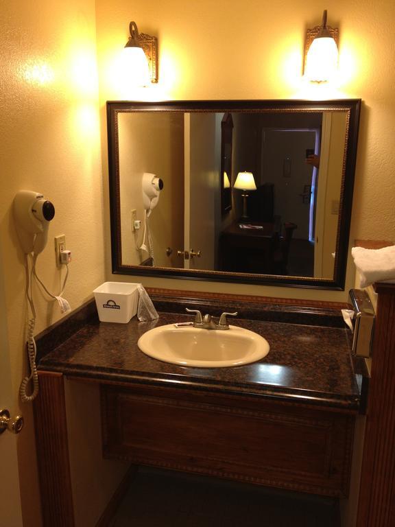 Park Avenue Inn & Suites Victorville Oda fotoğraf